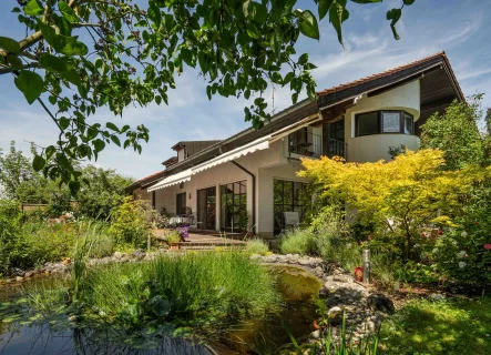  - Haus kaufen in Breitbrunn - Charmante Villenhälfte mit idyllischem Garten und Seeblick