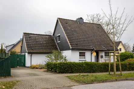  - Haus kaufen in Elmshorn - Perfekter Grund zum Einziehen