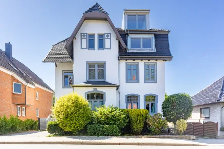  - Wohnung mieten in Schleswig - Sanierte Altbauwohnung mit großzügiger Dachterrasse