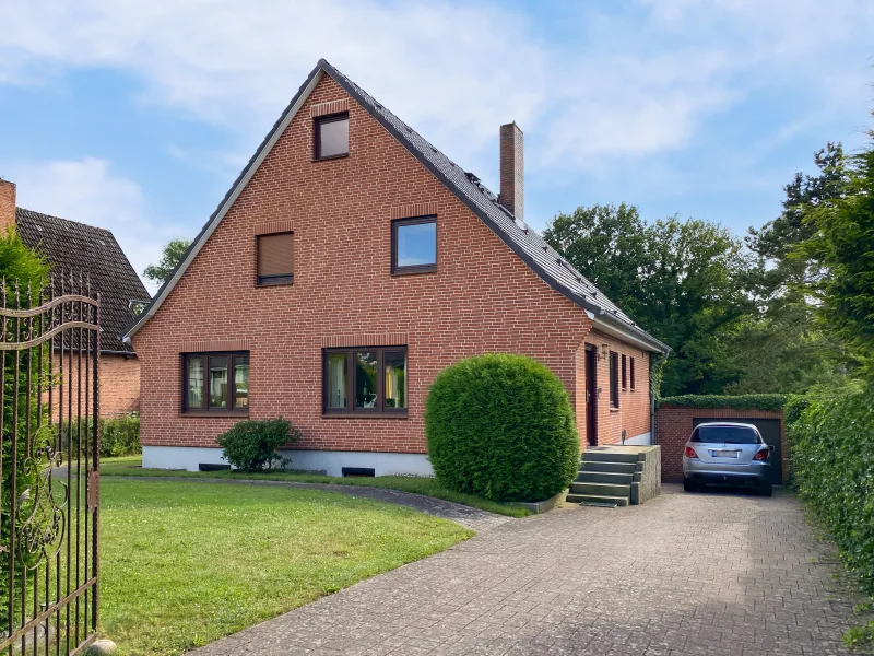 Hausansicht - Haus kaufen in Eutin - Eutiner Einfamilienhaus mit Süd-Westgarten