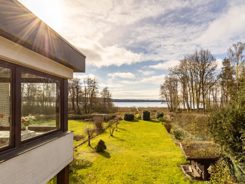  - Haus kaufen in Groß Sarau - Ein Logenplatz über dem Ratzeburger See! Ankerplatz inklusive.