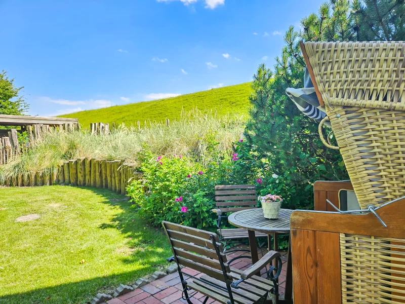  - Haus kaufen in Tönning - Friesischer Charme trifft Cottage-Style -                                                                             Landhaus direkt am Eiderdeich