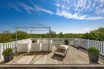 Dachterrasse mit Blick auf die Förde und die Felder