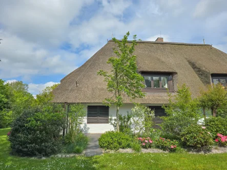  - Wohnung kaufen in St. Peter-Ording - Großzügige Maisonette-Wohnung unter Reet