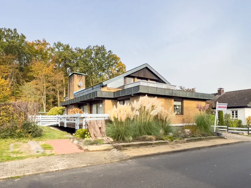 Frontansicht - Haus kaufen in Ratekau - Architektenhaus in Waldrandlage