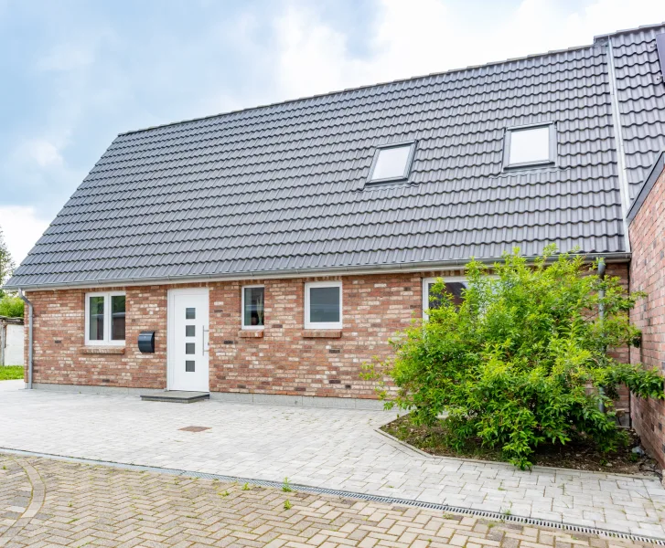  - Haus kaufen in Husum - Neubaugleiche Doppelhaushälfte in beliebter Lage von Husum