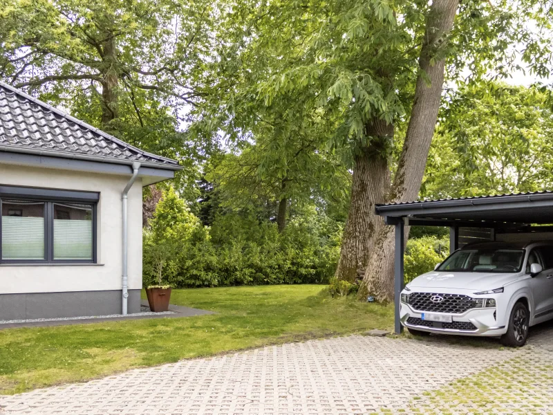 Blick auf den Doppelcarport