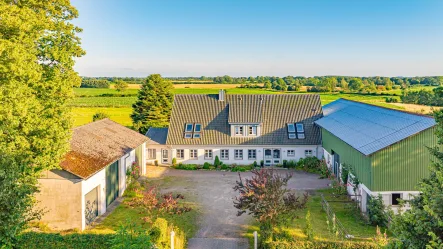 Hofansicht - Haus kaufen in Freienwill - Leben mit Pferden vor den Toren Flensburgs