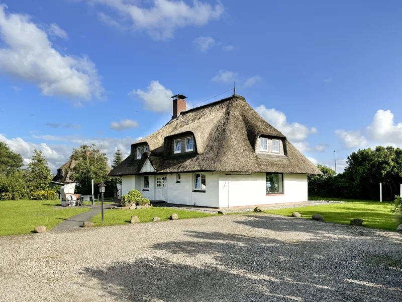  - Haus kaufen in Sankt Peter-Ording - Ording | 4 Ferienwohnungen unter Reet