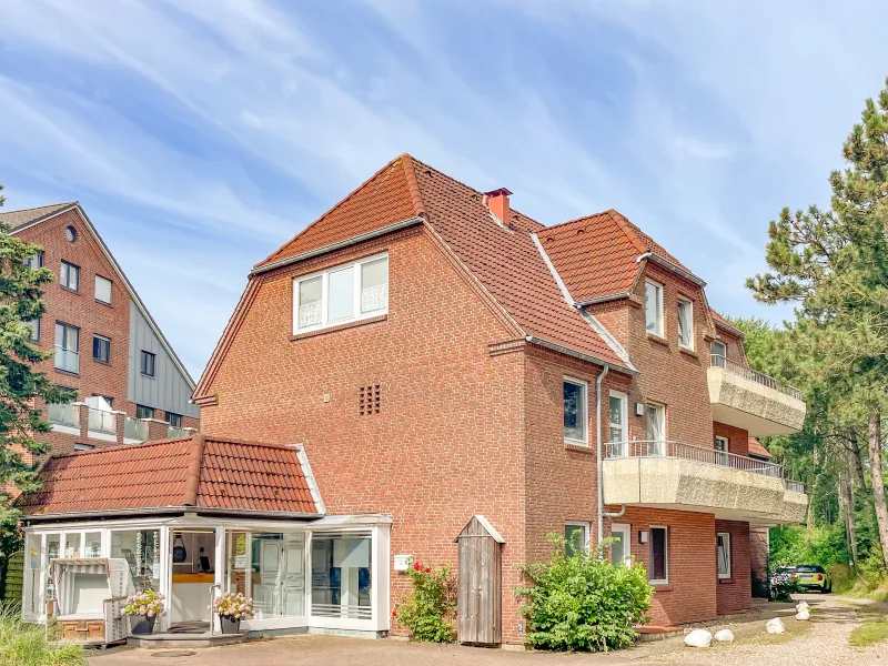 Vorderansicht - Wohnung kaufen in Sankt Peter-Ording - Ferienwohnung mit Westbalkon                                 in zentraler Lage in SPO