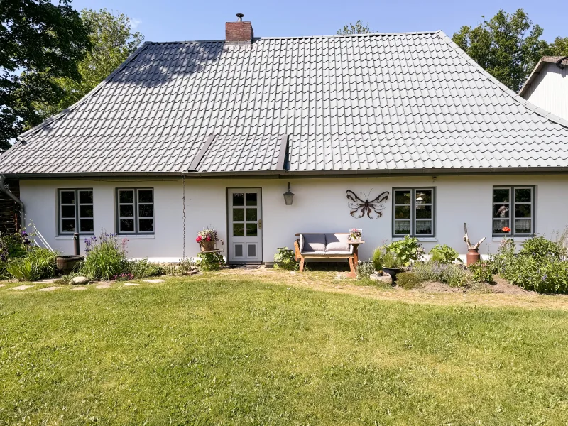 Vorderansicht - Haus kaufen in Krumstedt - Paradies auf ca. 6 Hektar Eigenland                                                                      Platz für individuelle Lebenskonzepte