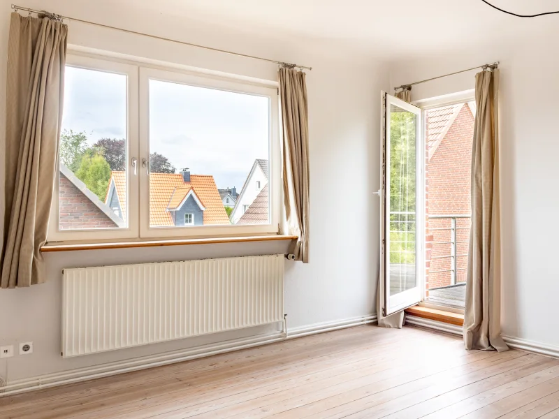 Zimmer im Obergeschoss mit Zugang zur Dachterrasse