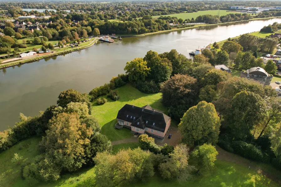  - Haus kaufen in Rendsburg - Villa am Kanal mit vielen Möglichkeiten