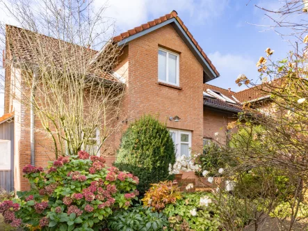 Hausansicht - Haus kaufen in Heide - Stadtnah Wohnen in ruhiger Seitenstraße