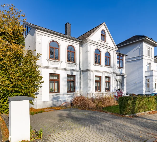  - Wohnung kaufen in Schleswig - Stilvolle & Großzügige Maisonette-Wohnung in zentraler Villenlage von Schleswig