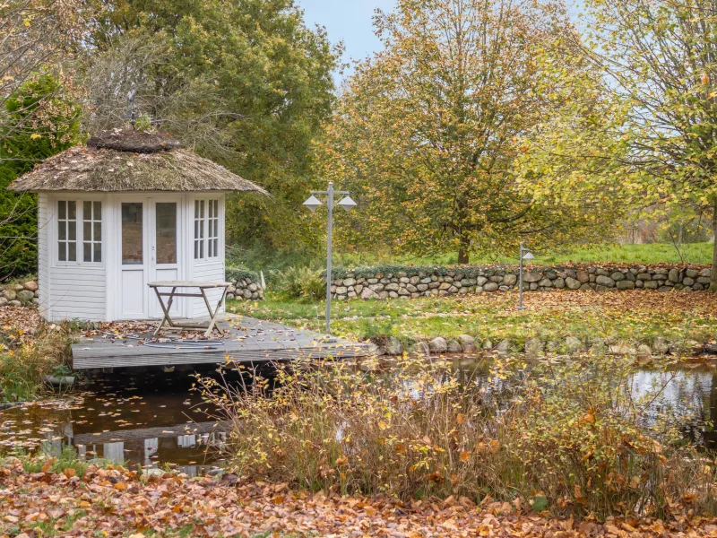 Pavillon am Teich