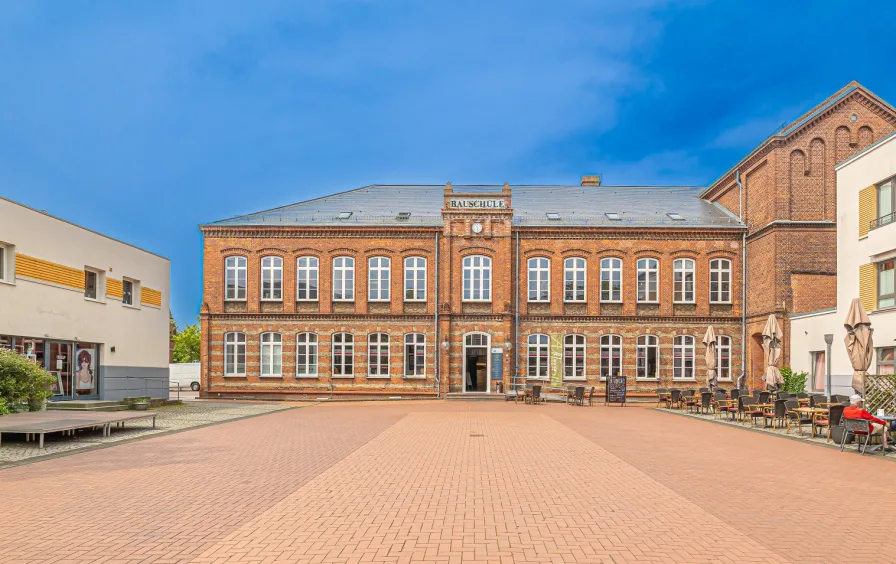  - Wohnung mieten in Eckernförde - Charmantes Büro in historischer Bauschule – Kreativer Raum für Ihr Gewerbe