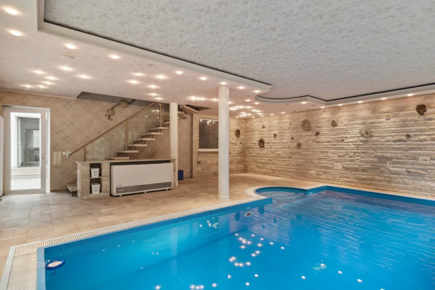 Indoor-Pool