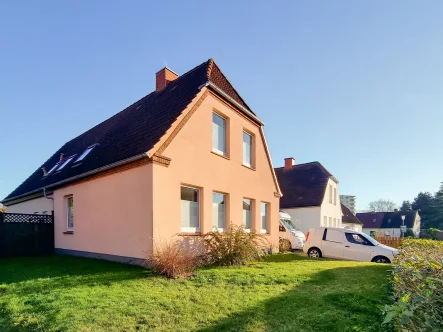 Straßenansicht - Haus kaufen in Neustadt - Mehrgenerationenhaus - zentral und ruhig