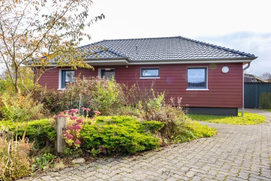 Vorderansicht - Haus kaufen in Tellingstedt - Ebenerdig Wohnen inklusive Gartenidylle