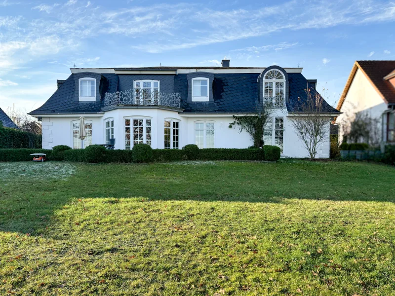 Gartenansicht - Haus kaufen in Bad Malente - Traumhaftes Wohnen mit Blick über den Kellersee