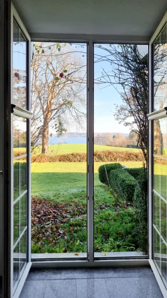 Ausblick in den Garten + auf den Kellersee