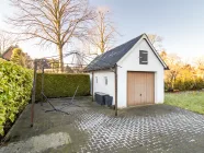 Terrasse und Garage