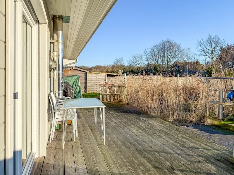 Terrasse mit Holzdeck