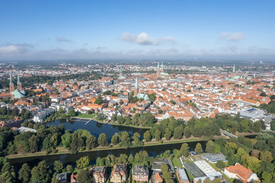  - Wohnung mieten in Lübeck - Hüxtertorallee: Wohnen mit Traumkulisse