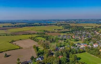 Drohnenaufnahme mit Blick bis zur Schlei