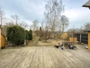 Terrasse mit Blick in den Garten