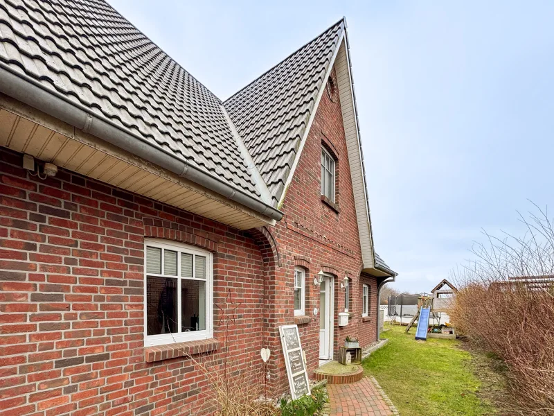 Hausansicht - Haus kaufen in Schuby - Geräumiges, zukunftssicheres A+ Einfamilienhaus in Feldrandlage mit Wellnessbereich