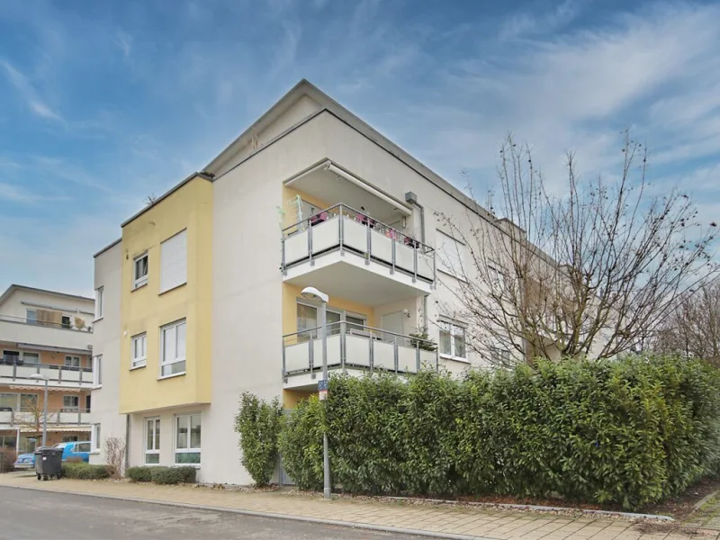  - Wohnung kaufen in Ludwigsburg / Neckarweihingen - 5,5-Zimmer-Wohnung über 2 Ebenen mit Garten