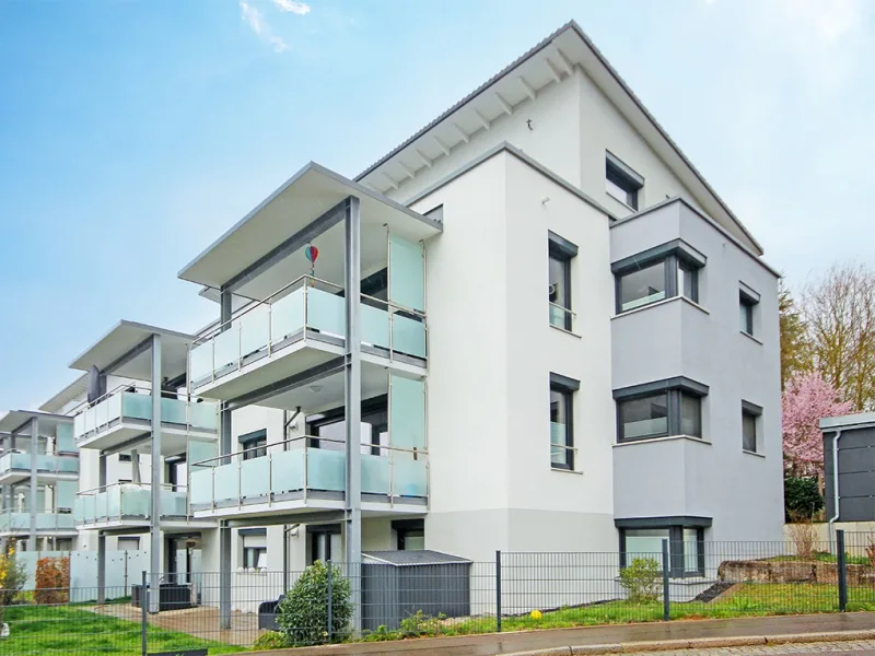 Hausansicht - Wohnung kaufen in Calw - Zentraler geht es nicht - moderne 3.5-Zimmer-Wohnung mit Neubaucharakter