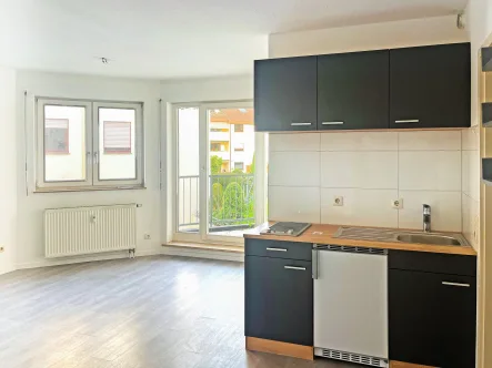 Schöne Einbauküche - Wohnung kaufen in Leonberg - Tolles 1-Zimmer Apartment mit Balkon und Tiefgarage