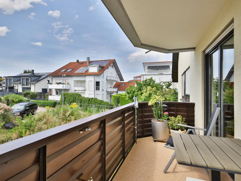 Überdachter, großer Balkon