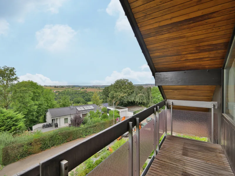 Überdachter Balkon im Dachgeschoss