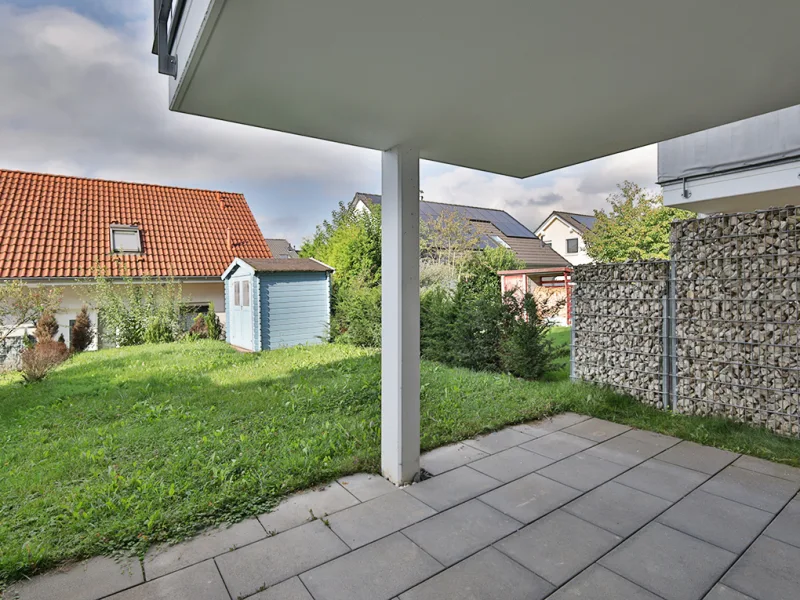 Überdachte Terrasse im Gartengeschoss - Haus kaufen in Waldenbuch - Großzügiges Reihenmittelhaus mit toller Fernsicht