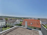 Großer Balkon im Obergeschoss