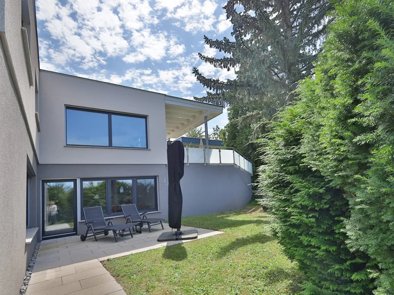  - Haus kaufen in Böblingen - Hochwertig sanierter Bungalow mit großzügiger Einliegerwohnung in schöner Lage von Böblingen