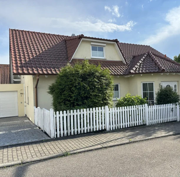 Außenansicht - Haus kaufen in Schwieberdingen - Platz für die ganze Familie in exzellenter, naturnaher Toplage