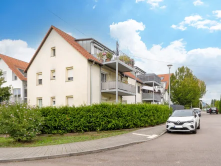  - Wohnung kaufen in Freiberg - Helle und moderne Dachgeschosswohnung mit Balkon und Parkplatz