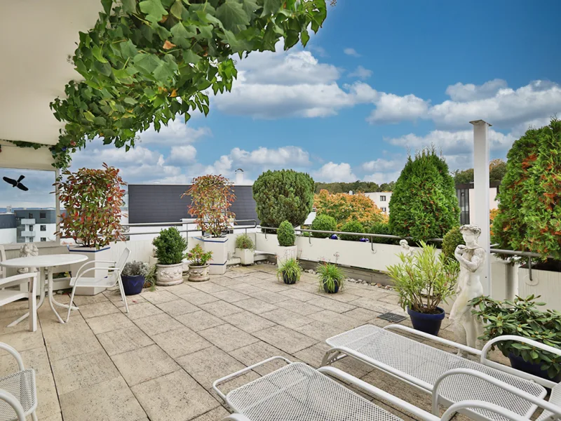 Große Dachterrasse mit Traumaussicht