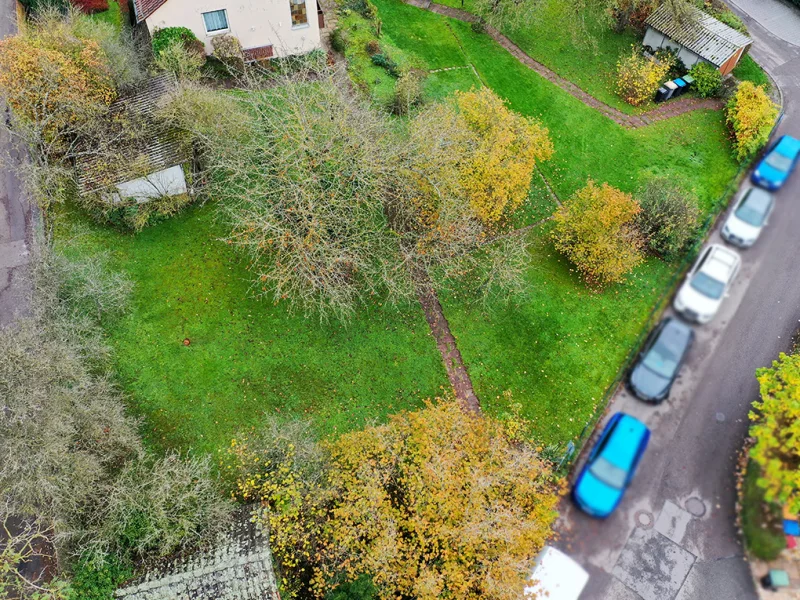 Grundstück mit großem Garten