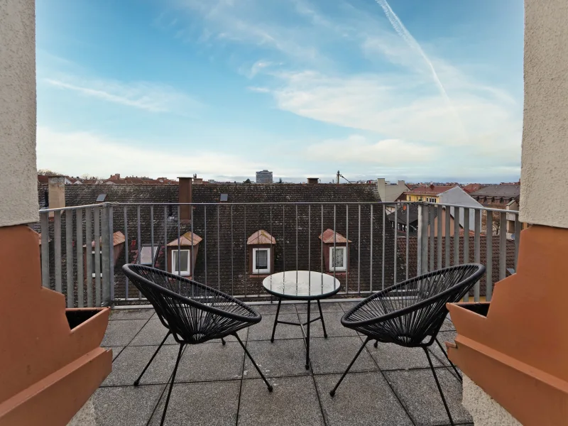 Balkon mit Blick über die Dächer