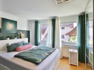 Geräumiges Schlafzimmer