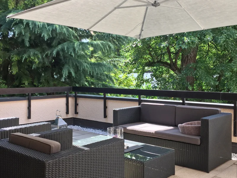 Terrasse im Obergeschoss im Sommer