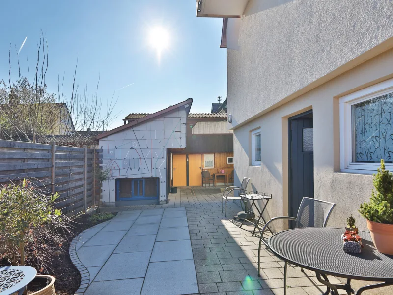 Große Terrasse mit Blick zur Terrasse