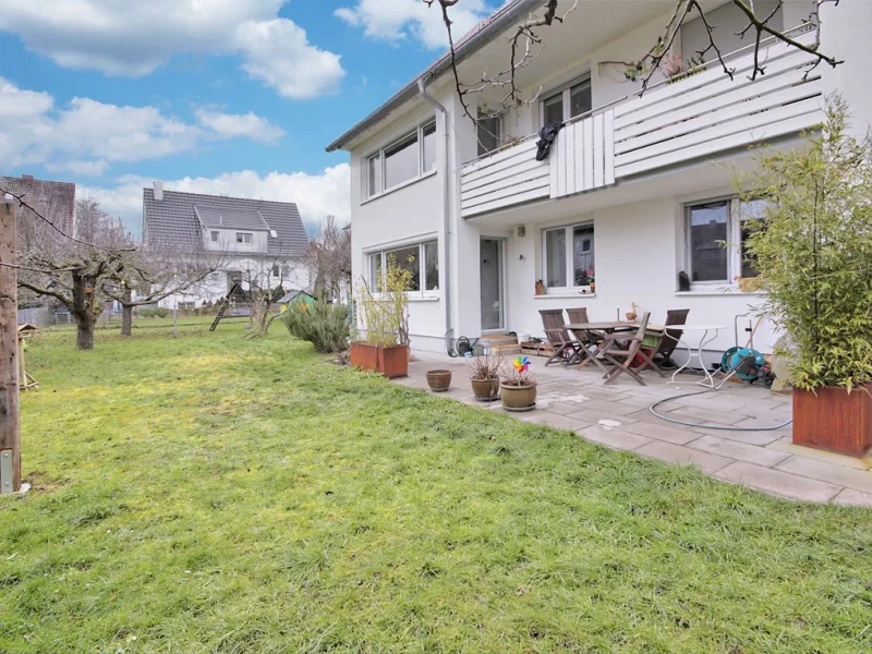 Terrasse und Garten - Wohnung mieten in Ludwigsburg Hoheneck - Helle 4-Zimmer-Wohnung mit sonniger Terrasse und großem Garten