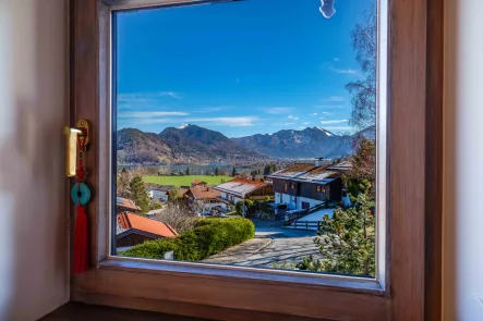 Seeblick aus OG - Haus kaufen in Bad Wiessee - Stilvolle Landhausvilla mit Seeblick